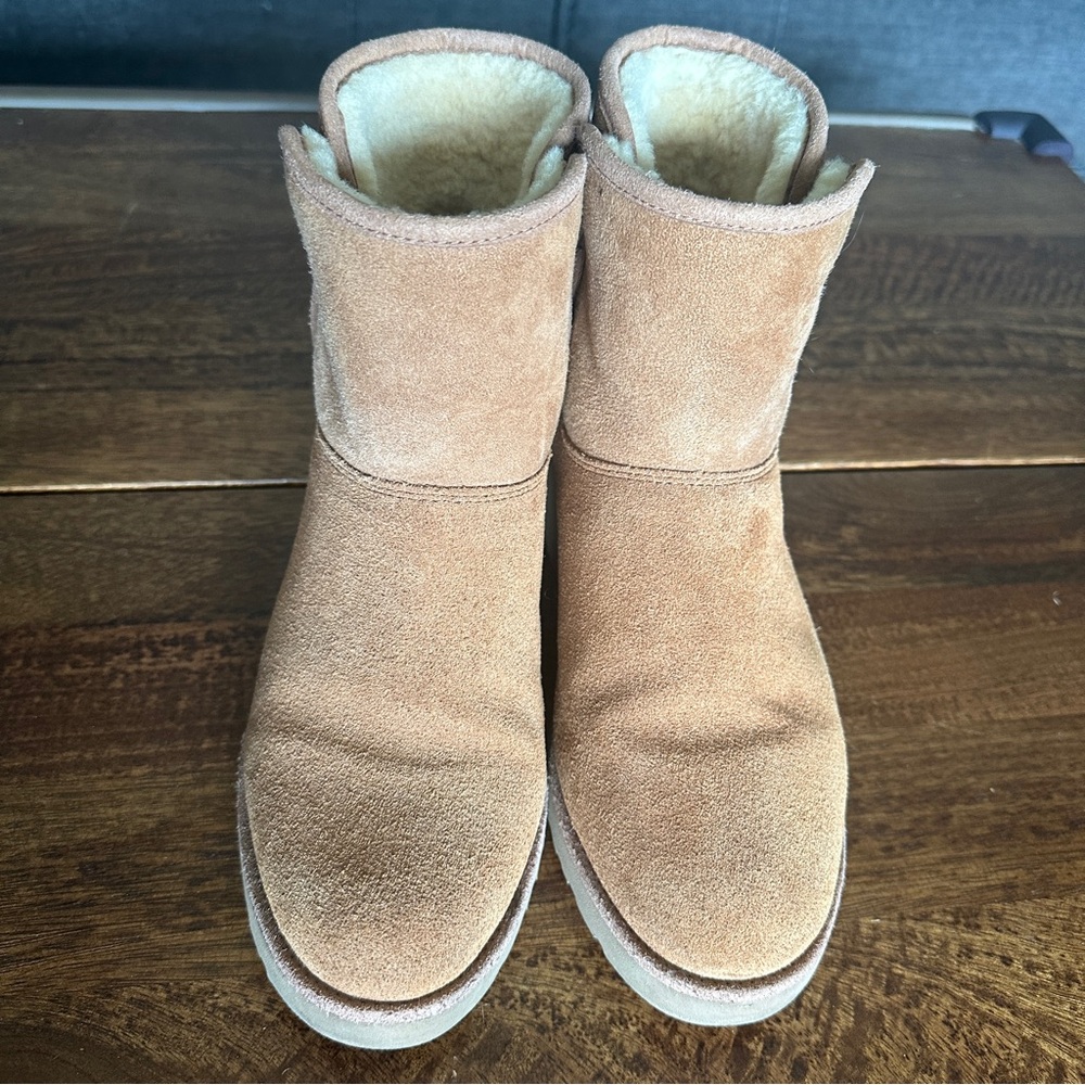 UGG Cory ll Suede Bootie Cream Shearling Lining